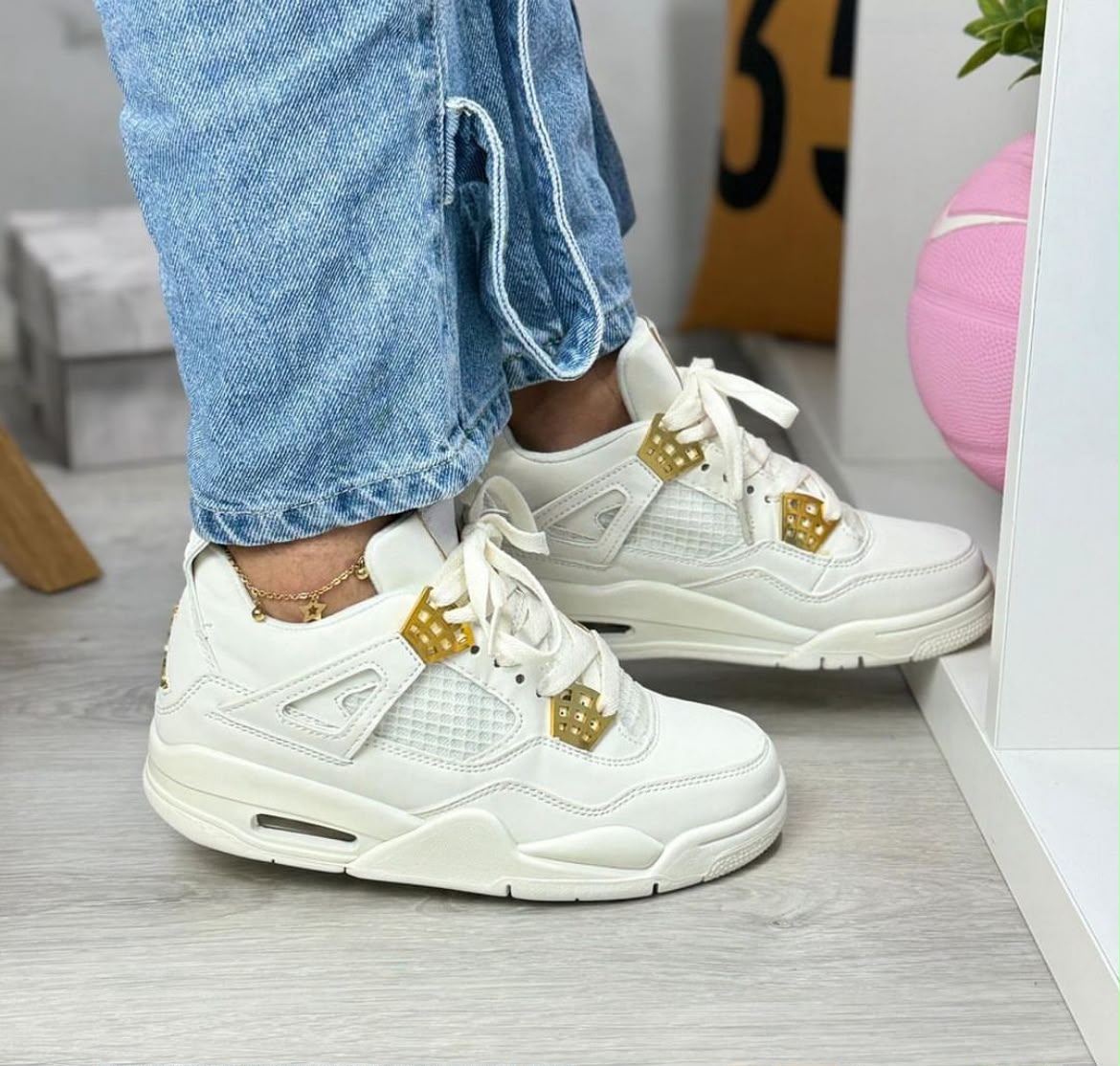 Air Jordan 4 Metallic Gold