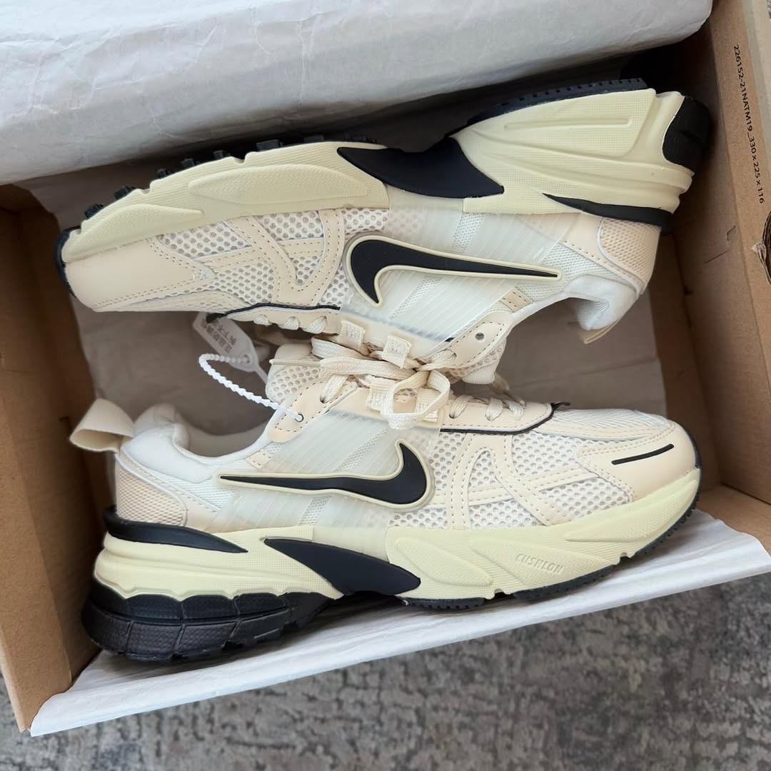 Nike V2K Run x Beige Black